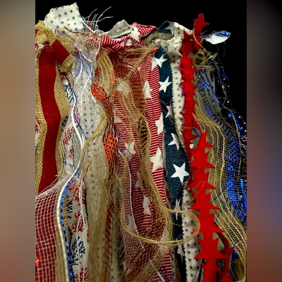 Handcrafted, vintage looking USA ribbon flag. Shells for the 4th of July! - Picture 4 of 11